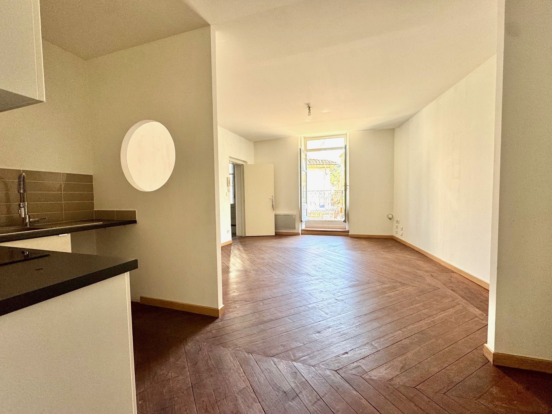 A LOUER - BEL APPARTEMENT T3 LUMINEUX AU COEUR DE VAISON LA