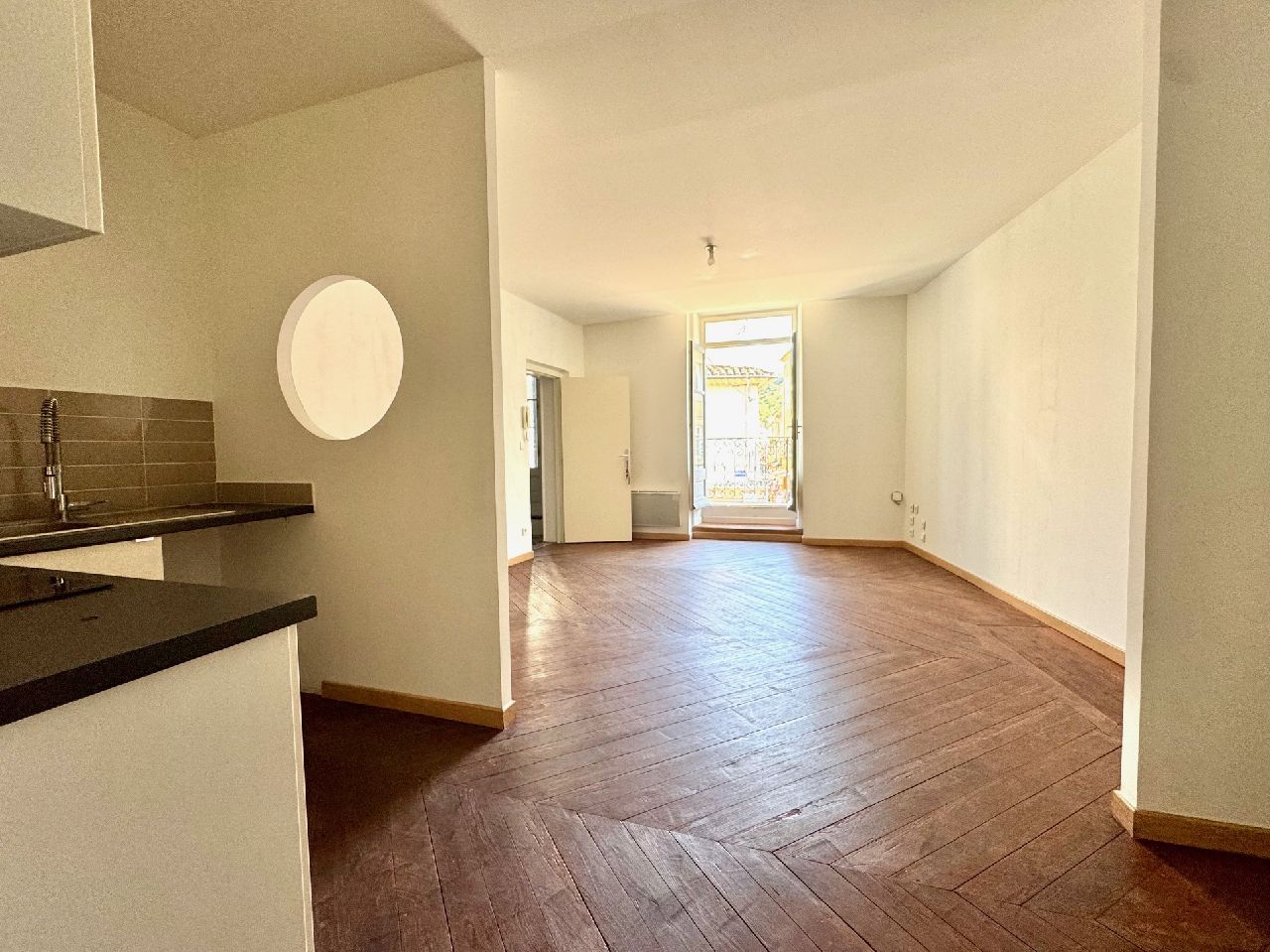 A LOUER - BEL APPARTEMENT T3 LUMINEUX AU COEUR DE VAISON LA