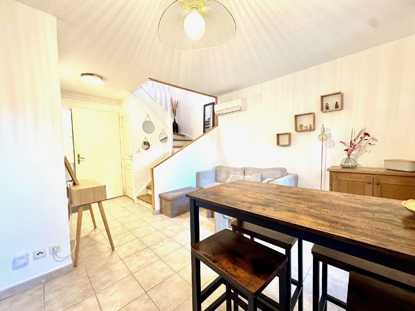 JOLIE MAISON A LOUER SUR NYONS AVEC TERRASSE