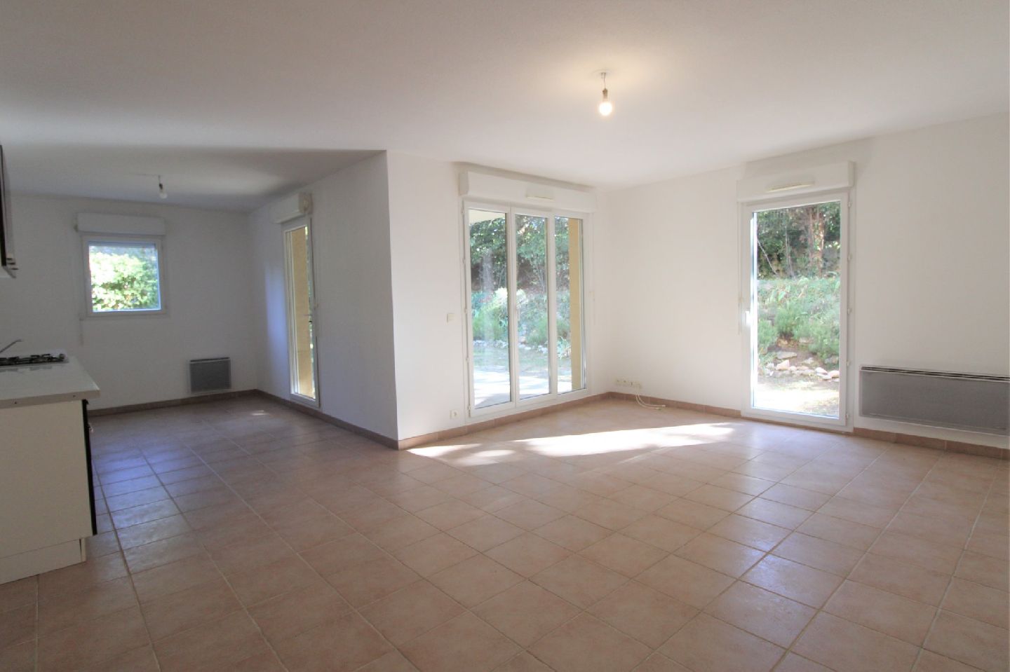  VAISON CENTRE - APPARTEMENT AVEC JARDIN,TERRASSE COUVERTE E - image n°1