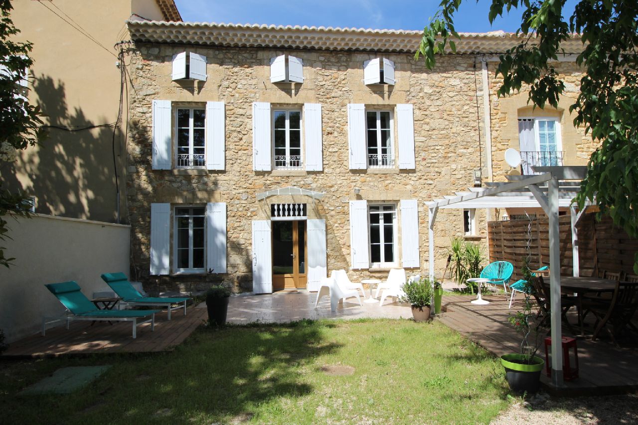 ORANGE - CHARMANTE MAISON  MEUBLEE AVEC JARDIN