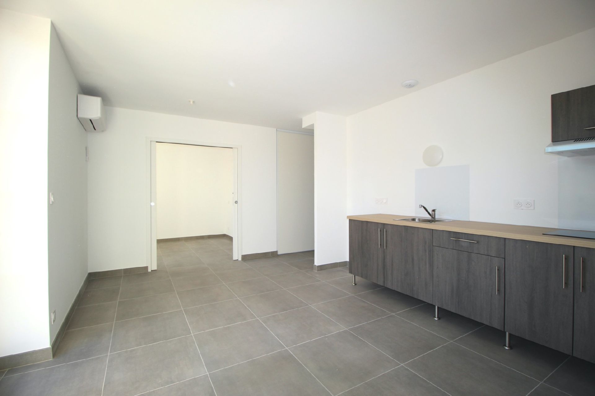 VAISON CENTRE - APPARTEMENT 35m2 AVEC ASCENSEUR ET BALCON - image n°1