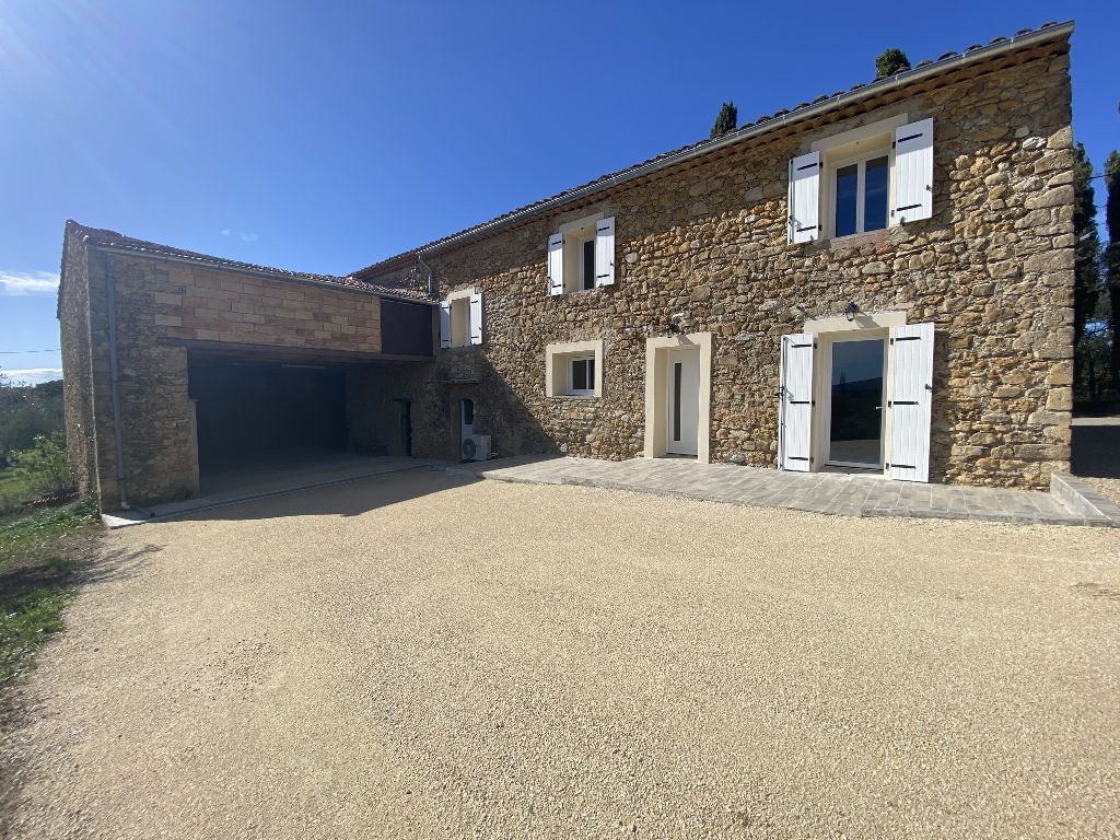 Mas en pierres avec vue sur le Ventoux