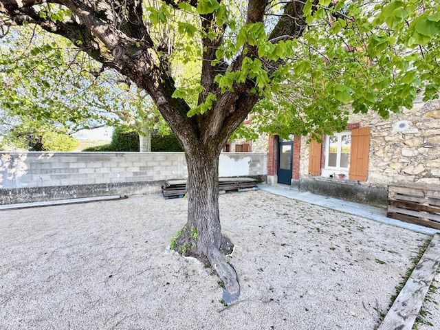 Secteur Vaison - Maison rénovée avec cour et dépendance - image n°1