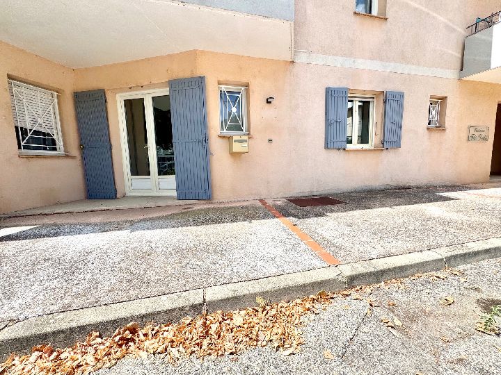 MOLLANS SUR OUVEZE - LOCAL PROFESSIONNEL A LOUER - image n°1