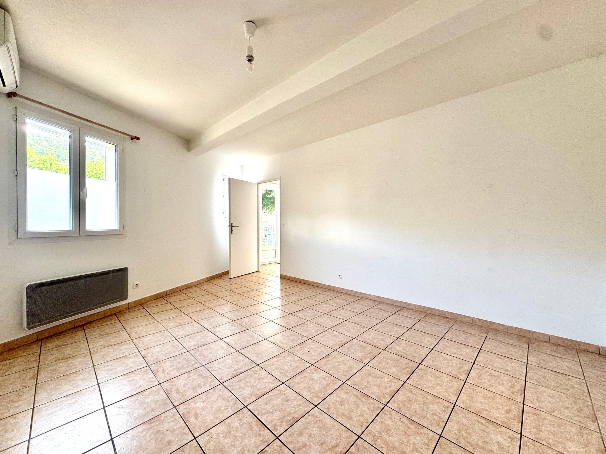 APPARTEMENT T2 EN REZ DE CHAUSSEE A 10 MIN DE BUIS LES BARON