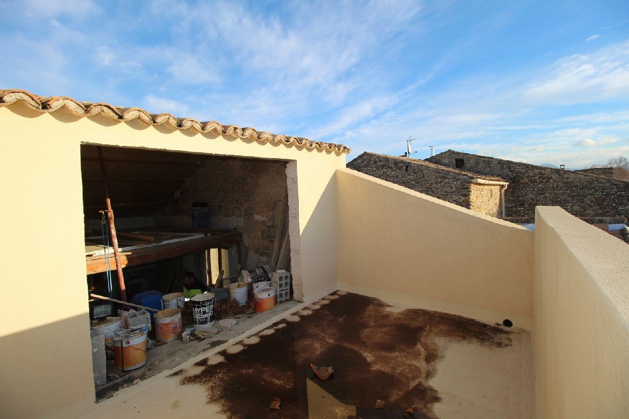 SAINT MAURICE S/ EYGUES - MAISON AVEC TERRASSE A RESTAURER - image n°1