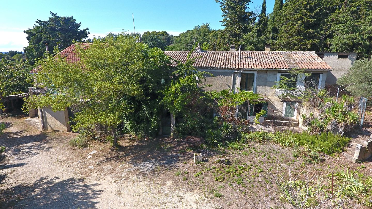15 MN DE VAISON LA ROMAINE - AUTHENTIQUE FERME A RÉNOVER