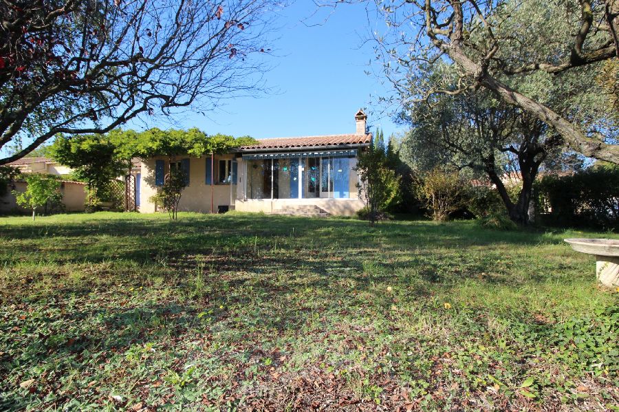 VAISON PROCHE CENTRE - VILLA PLAIN PIED AVEC GARAGE AU CALME