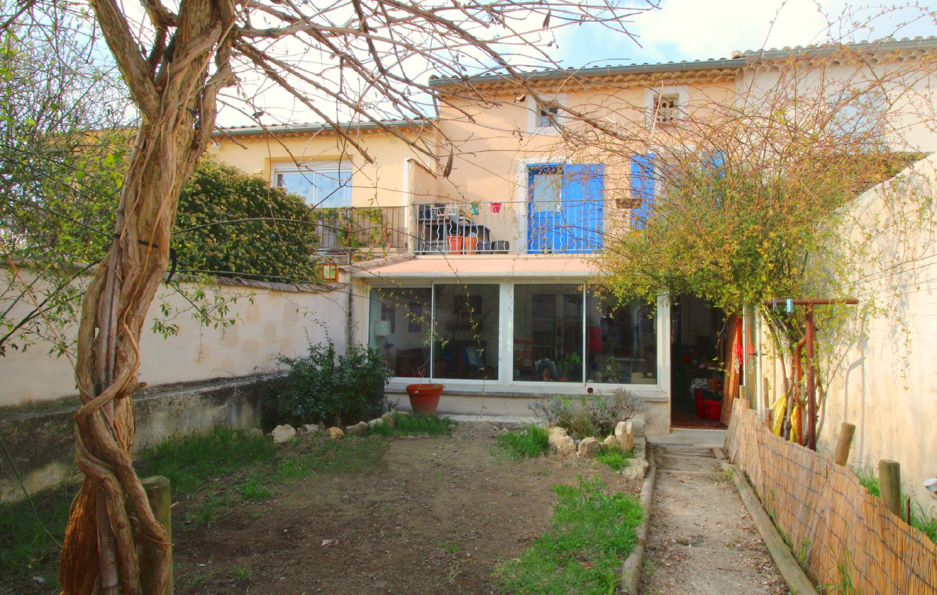  MALAUCENE - MAISON DE VILLAGE AVEC TERRASSE ET JARDIN