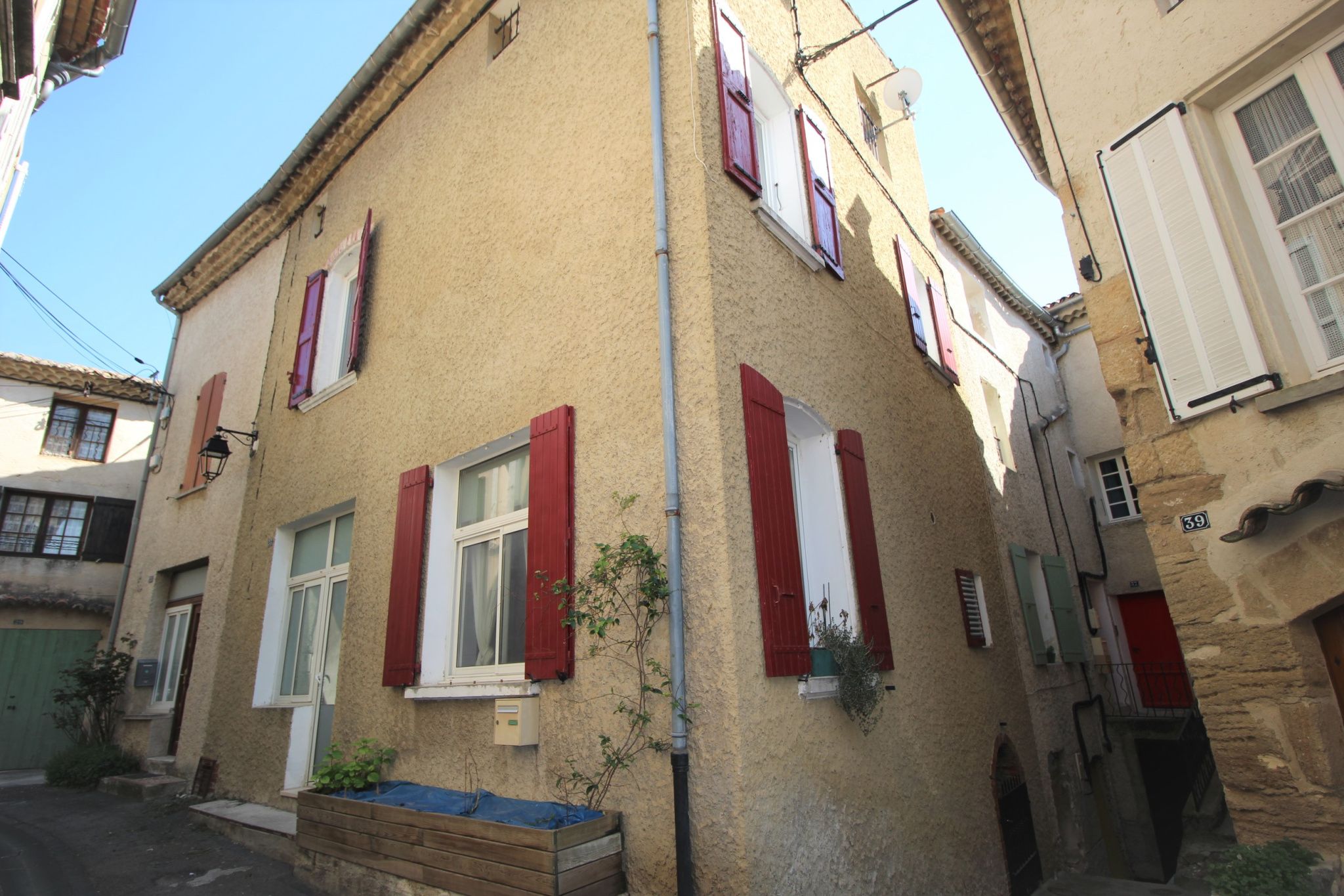 10 MN VAISON - CHARMANTE MAISON DE VILLAGE AVEC CAVE
