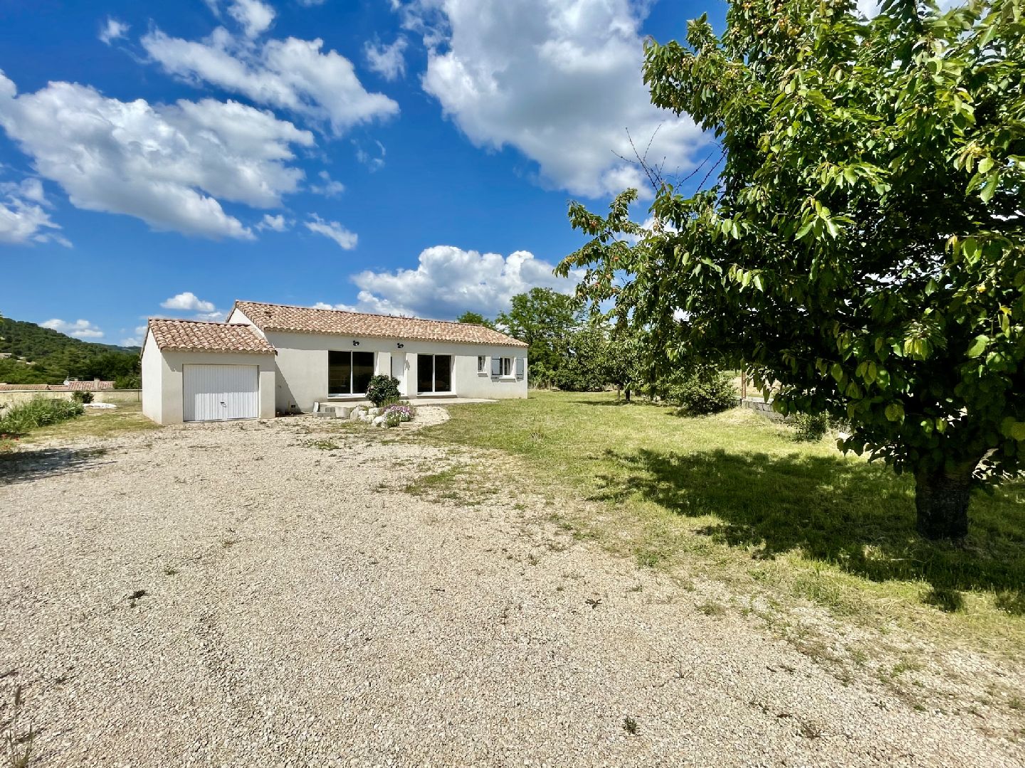 5 MN DE VAISON - VILLA DE PLAIN PIED AVEC TERRAIN DE 1287 M2