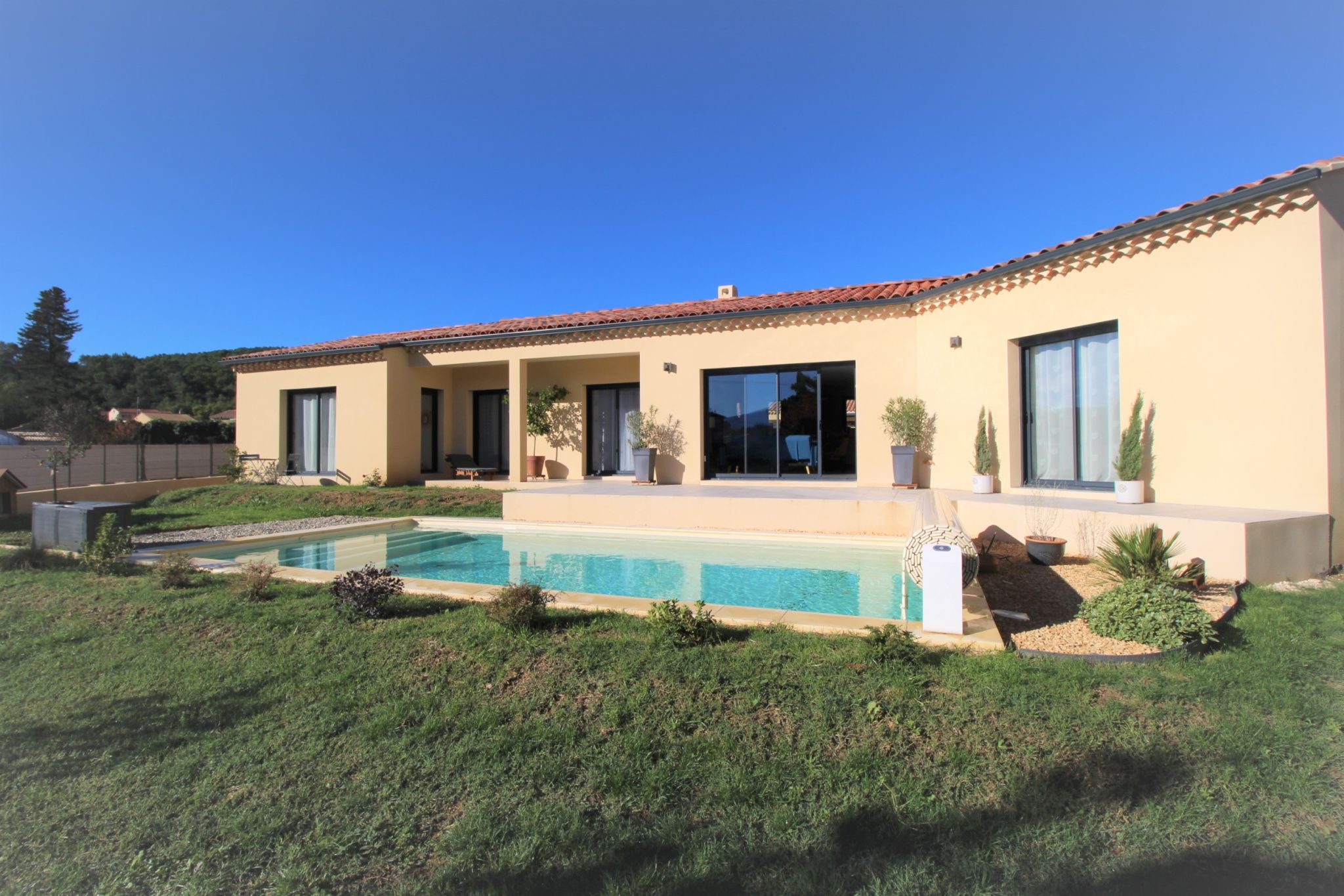 VAISON PROCHE CENTRE - VILLA NEUVE AVEC PISCINE