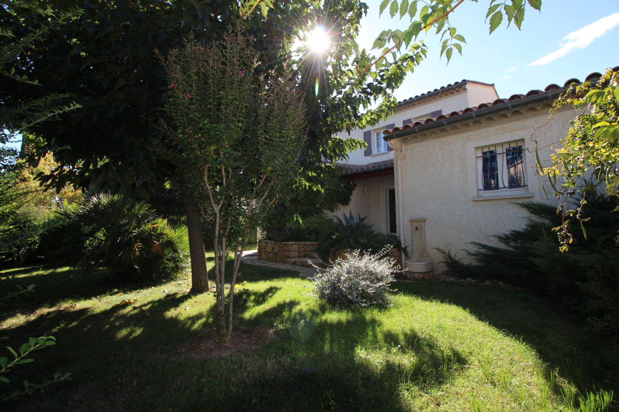 VAISON PROCHE CENTRE - JOLIE VILLA RECENTE AVEC JARDIN