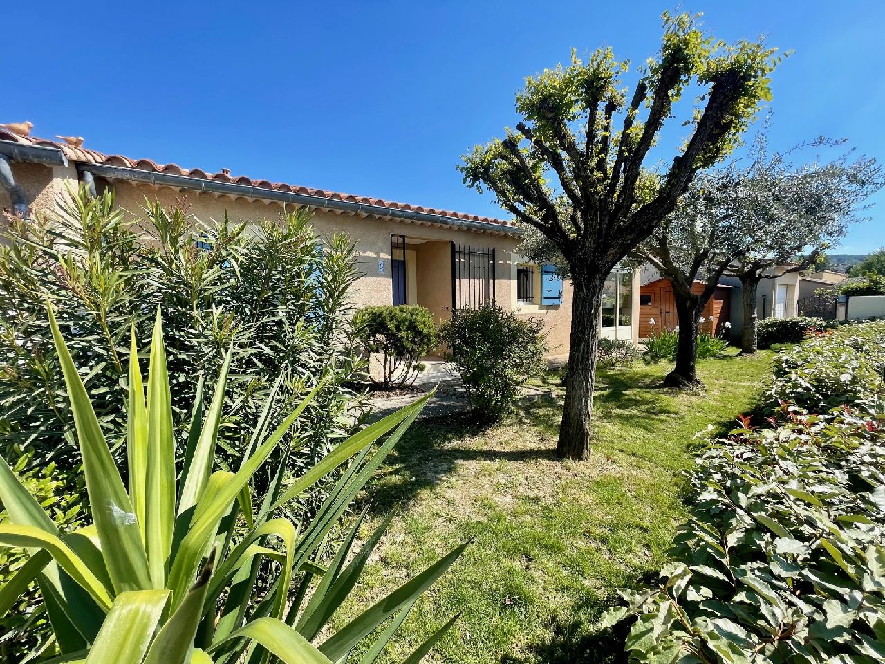 VAISON PROCHE CENTRE - VILLA PLAIN PIED AU CALME EN PARFAIT