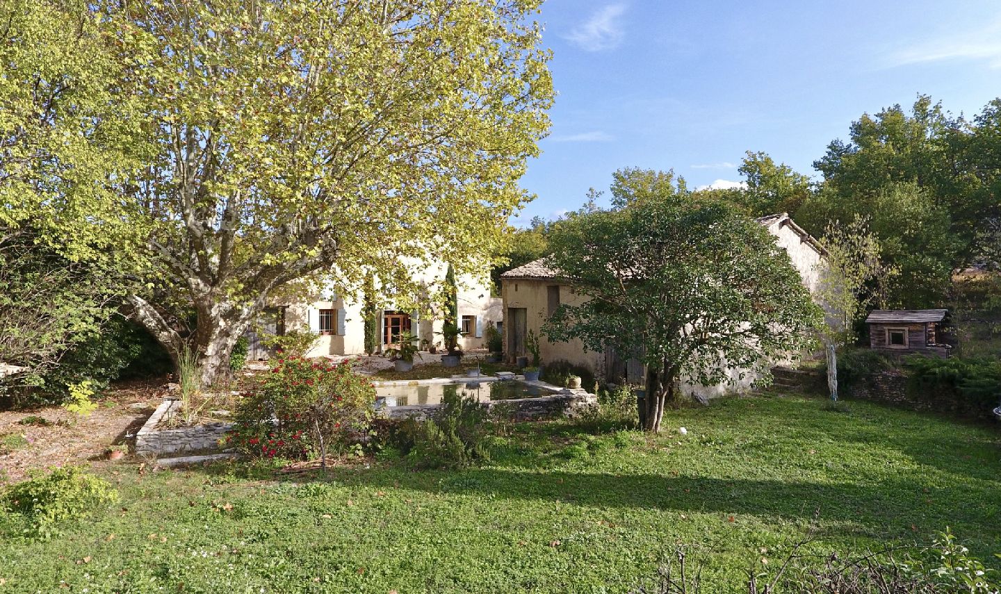 5 MN DE VAISON - MAS RENOVE SUR 7152 M2 DE TERRAIN