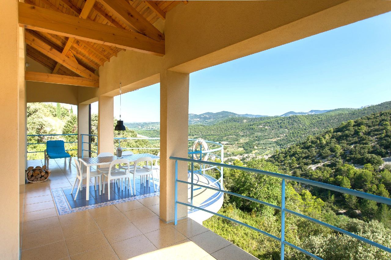 MOLLANS SUR OUVÈZE - VILLA D'ARCHITECTE AVEC VUE DOMINANTE