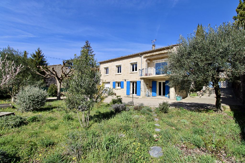VAISON CENTRE - MAISON DE 170 M2 AVEC TERRAIN CLOS DE 780 M2