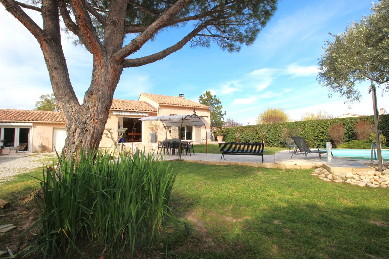 VAISON 5 KM - VILLA AU CALME AVEC PISCINE