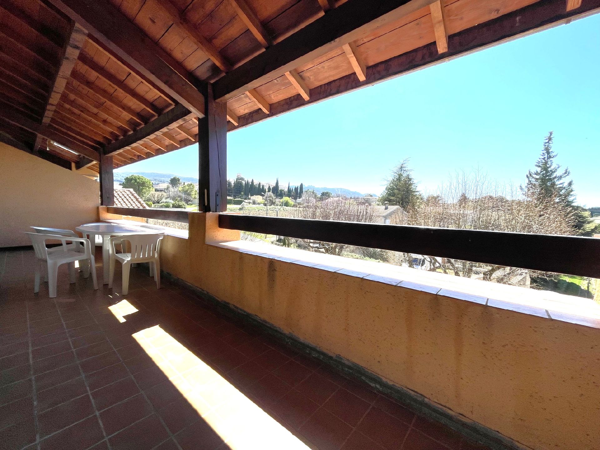 10 MIN VAISON  - APPARTEMENT 61 M2 TERRASSE PISCINE TENNIS