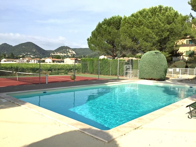 10 MINUTES VAISON - DUPLEX AVEC TERRASSE PISCINE ET TENNIS