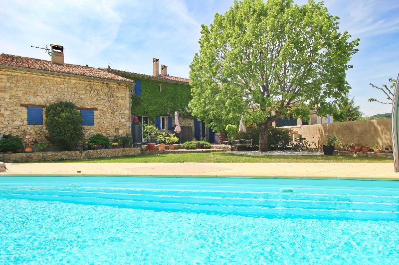 5 MINUTES VAISON - MAS EN PIERRE EN PARFAIT ETAT AVEC GITES - image n°1