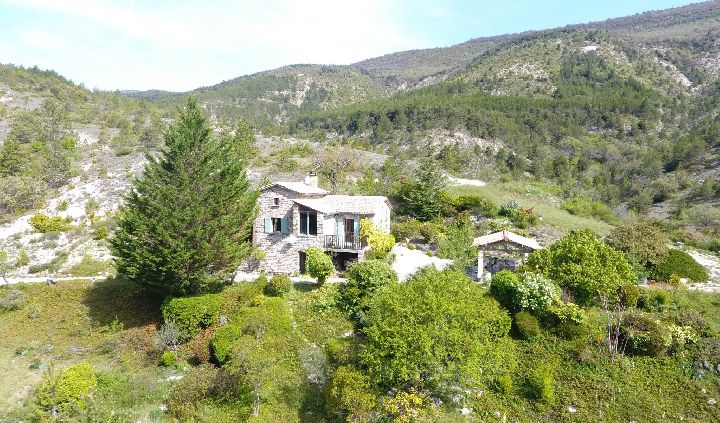 SECTEUR DES BARONNIES - CHARMANTE MAISON EN PIERRE AVEC VUE - image n°1