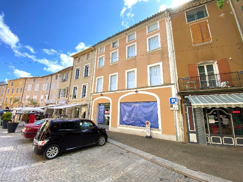 BUIS LES BARONNIES - IMMEUBLE PLACE DES ARCADES - image n°1