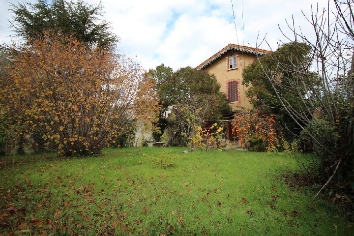 VAISON CENTRE - MAISON DES ANNEES 30 AVEC JARDIN - image n°1