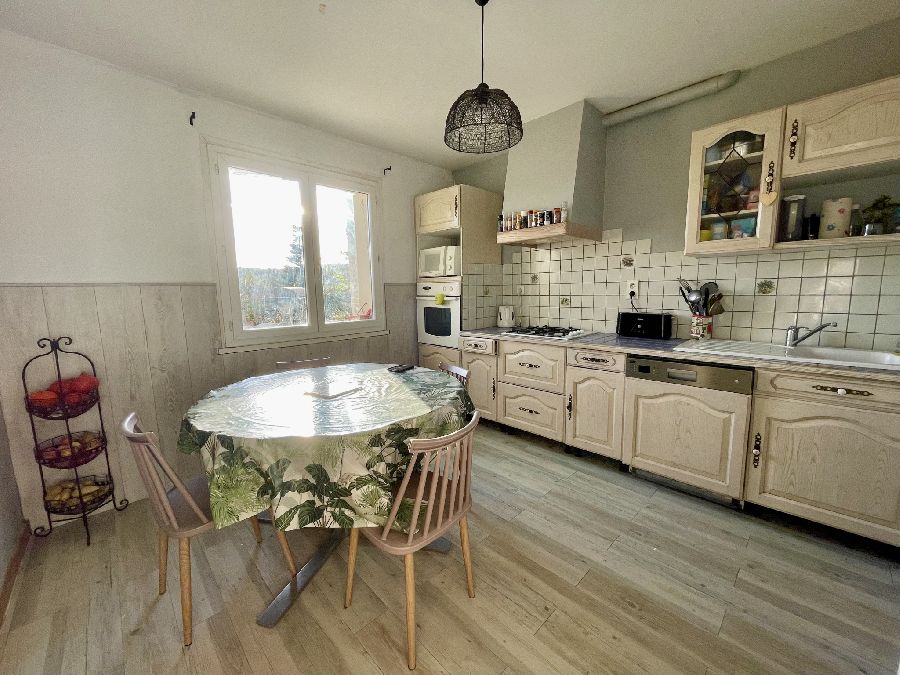 ENTRE VAISON ET NYONS - FERME DE 650 M2 AVEC TERRAIN  - image n°1