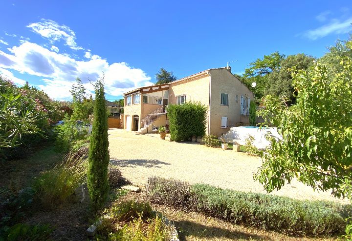 10MN D'ORANGE - BELLE VILLA DE 135M2 AVEC GARAGE ET CAVE. - image n°1