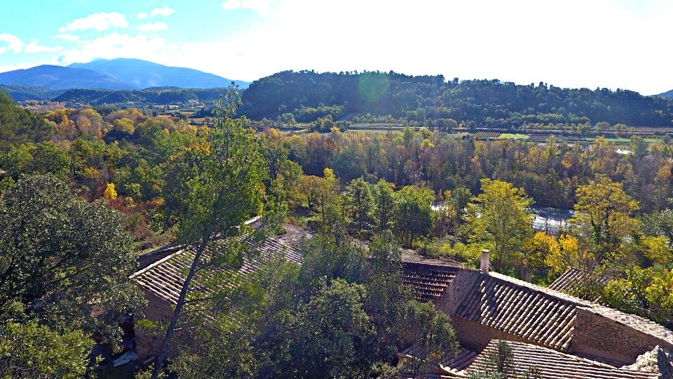 5 MIN DE VAION - MAS A RENOVER AVEC TERRAIN DE 11 422 M2