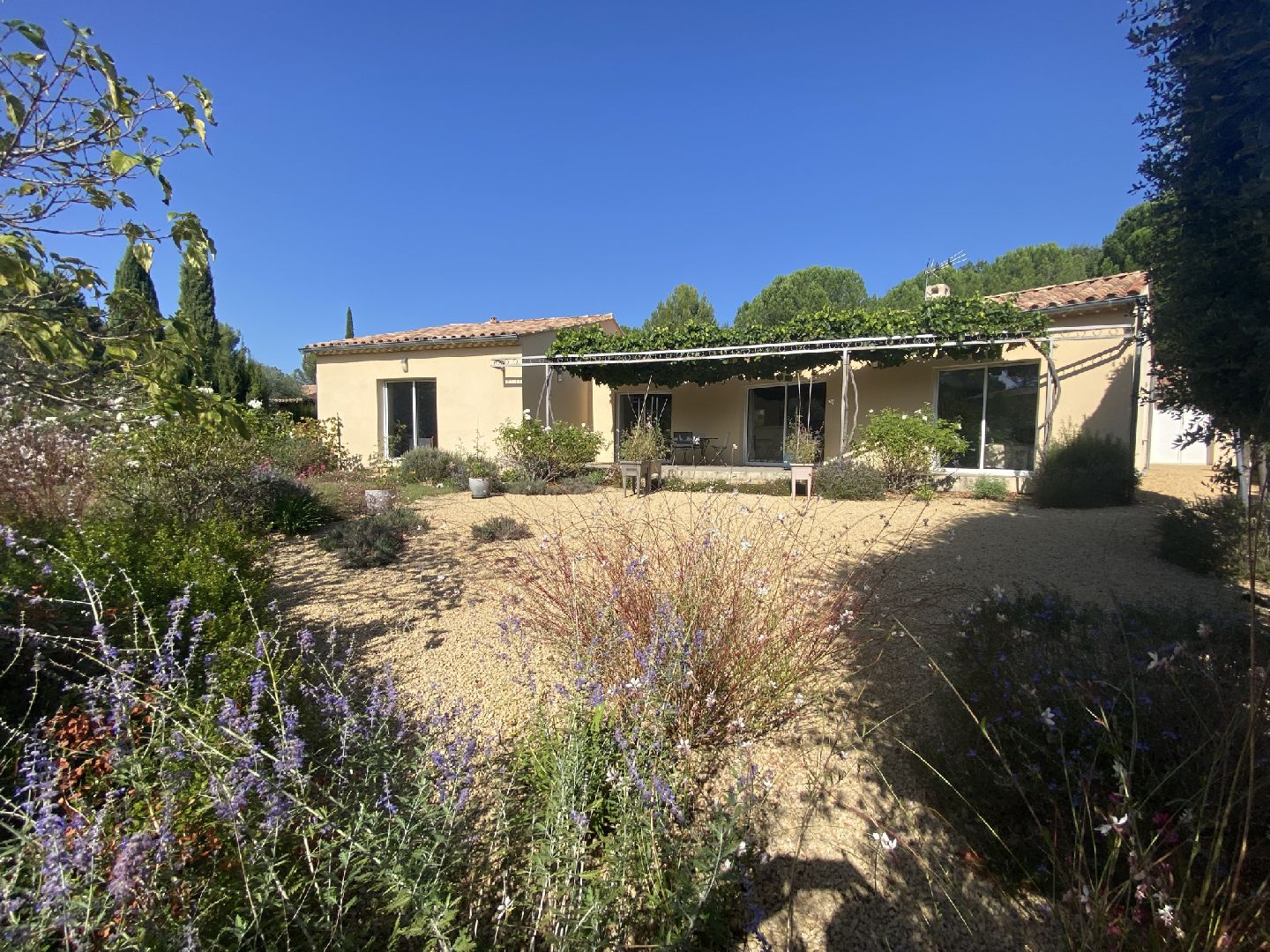 VAISON - VILLA RECENTE AU CALME