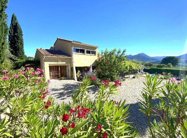 10MN DE NYONS - BELLE MAISON FAMILIALE AVEC VUE ET PISCINE - image n°1