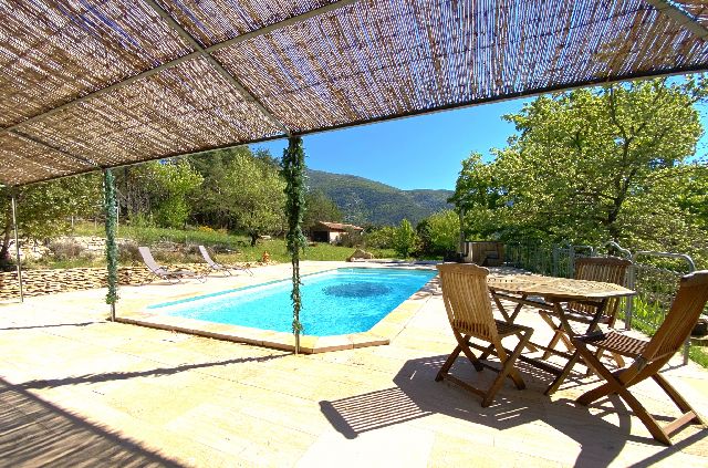 15MN DE VAISON - MAS RENOVE AVEC VUE ET PISCINE - image n°1