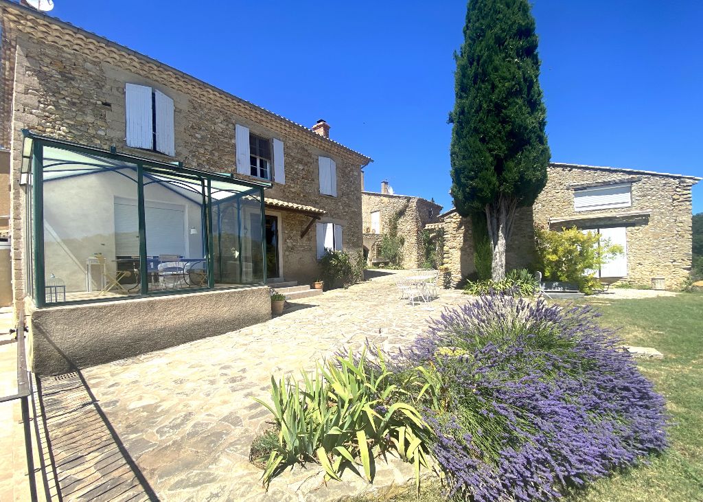 10MN DE NYONS - HAMEAU DE 3 HABITATIONS AVEC VUE ET PISCINE