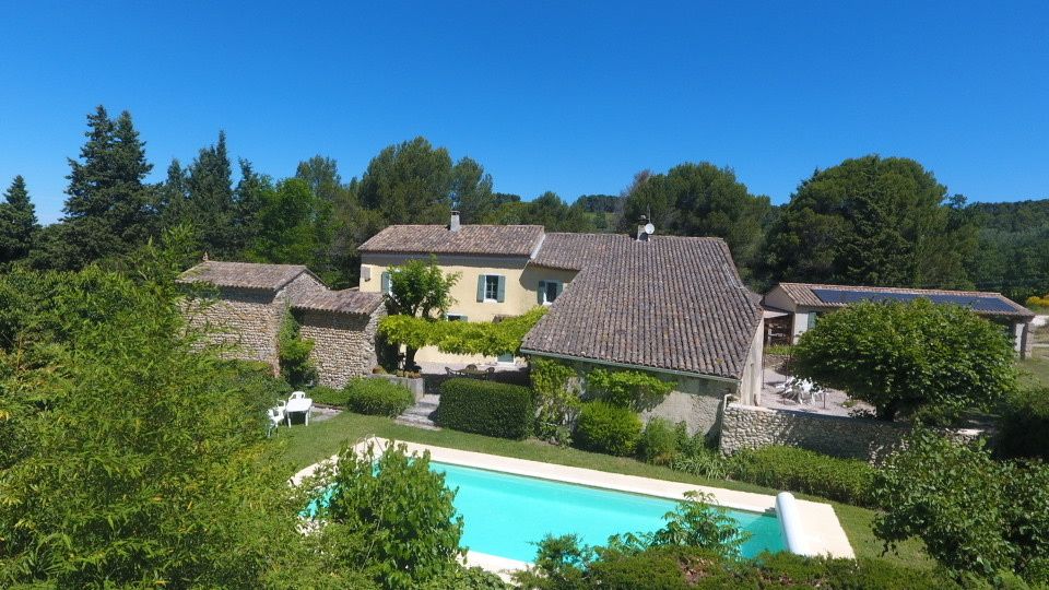 SECTEUR VAISON - AUTHENTIQUE MAS EN PIERRE AU CALME