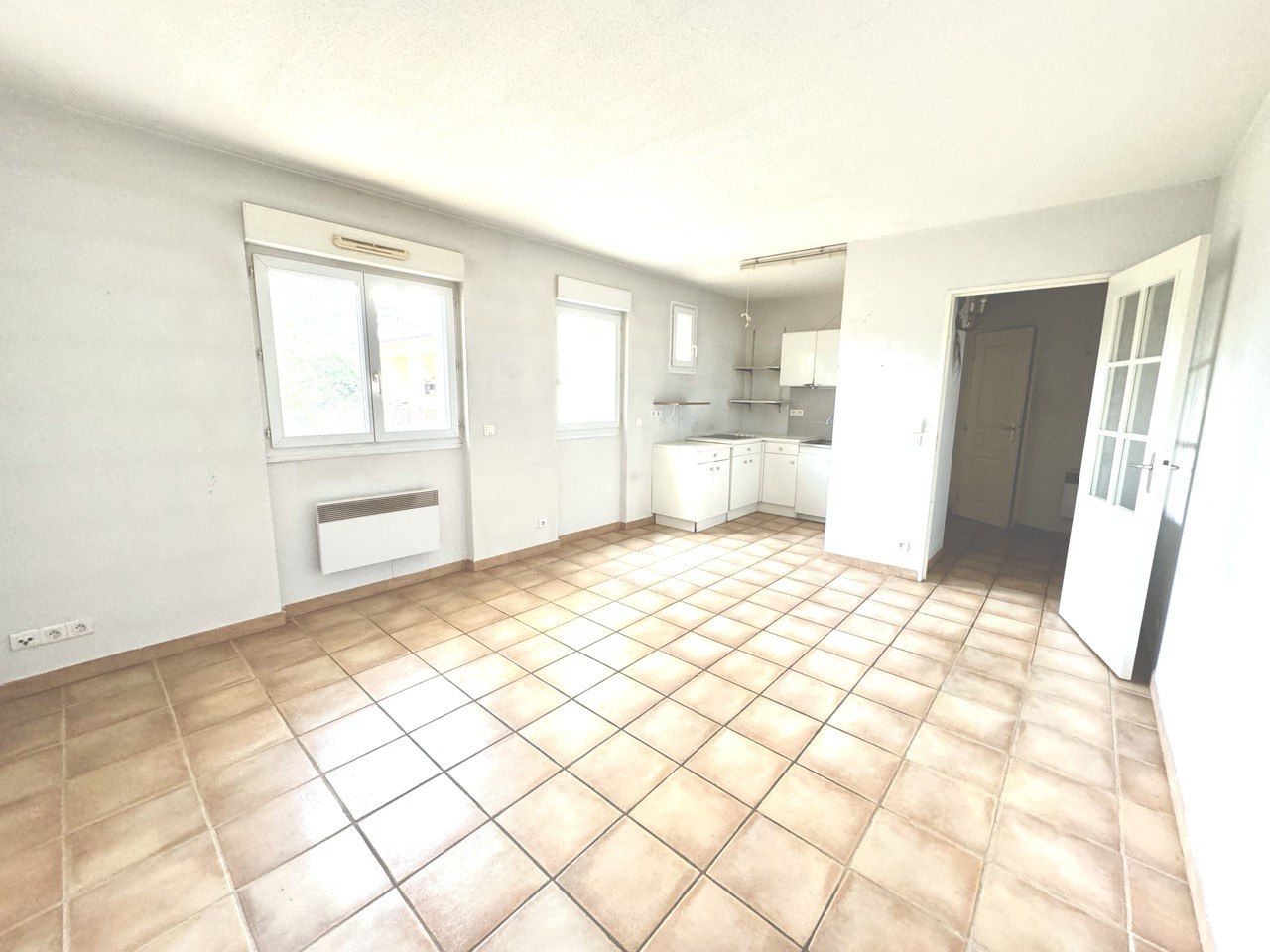 APPARTEMENT 2 PIECES - ASCENSEUR, GARAGE ET CAVE - VAISON CE