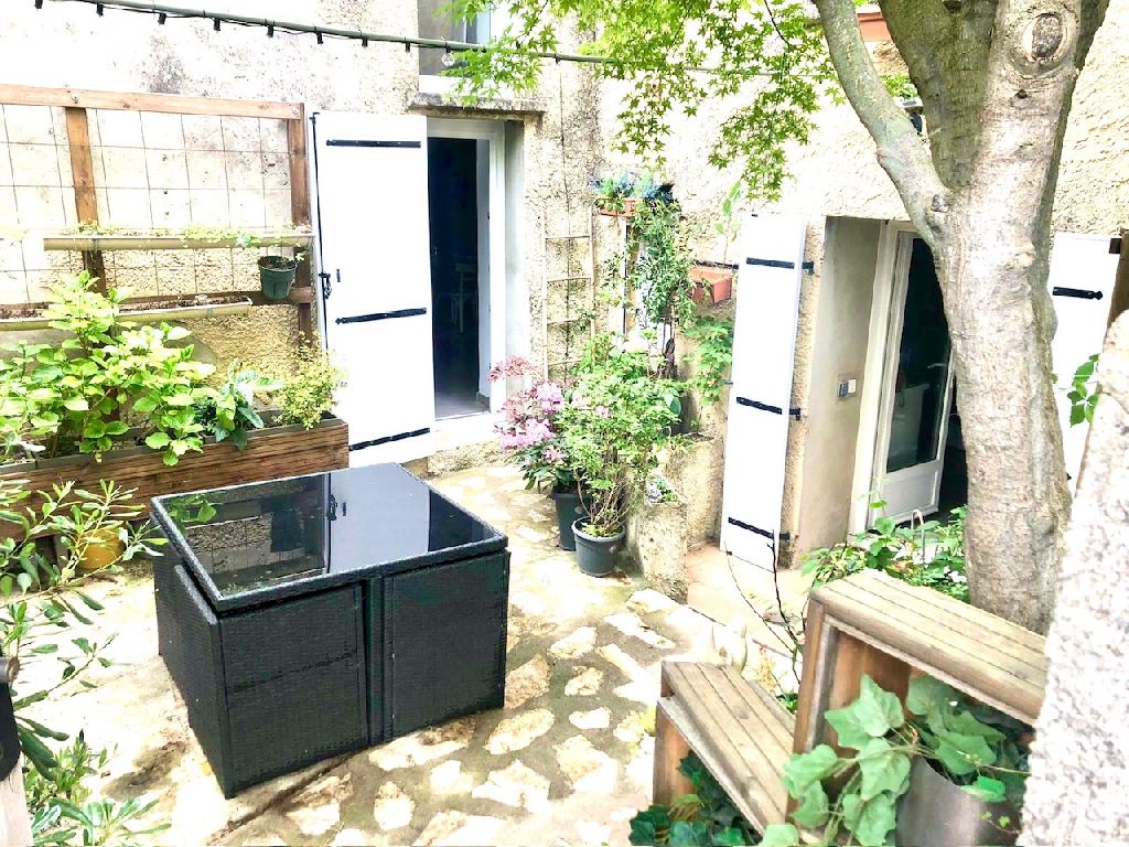 5 MIN VAISON - CHARMANTE MAISON RENOVEE AVEC COUR