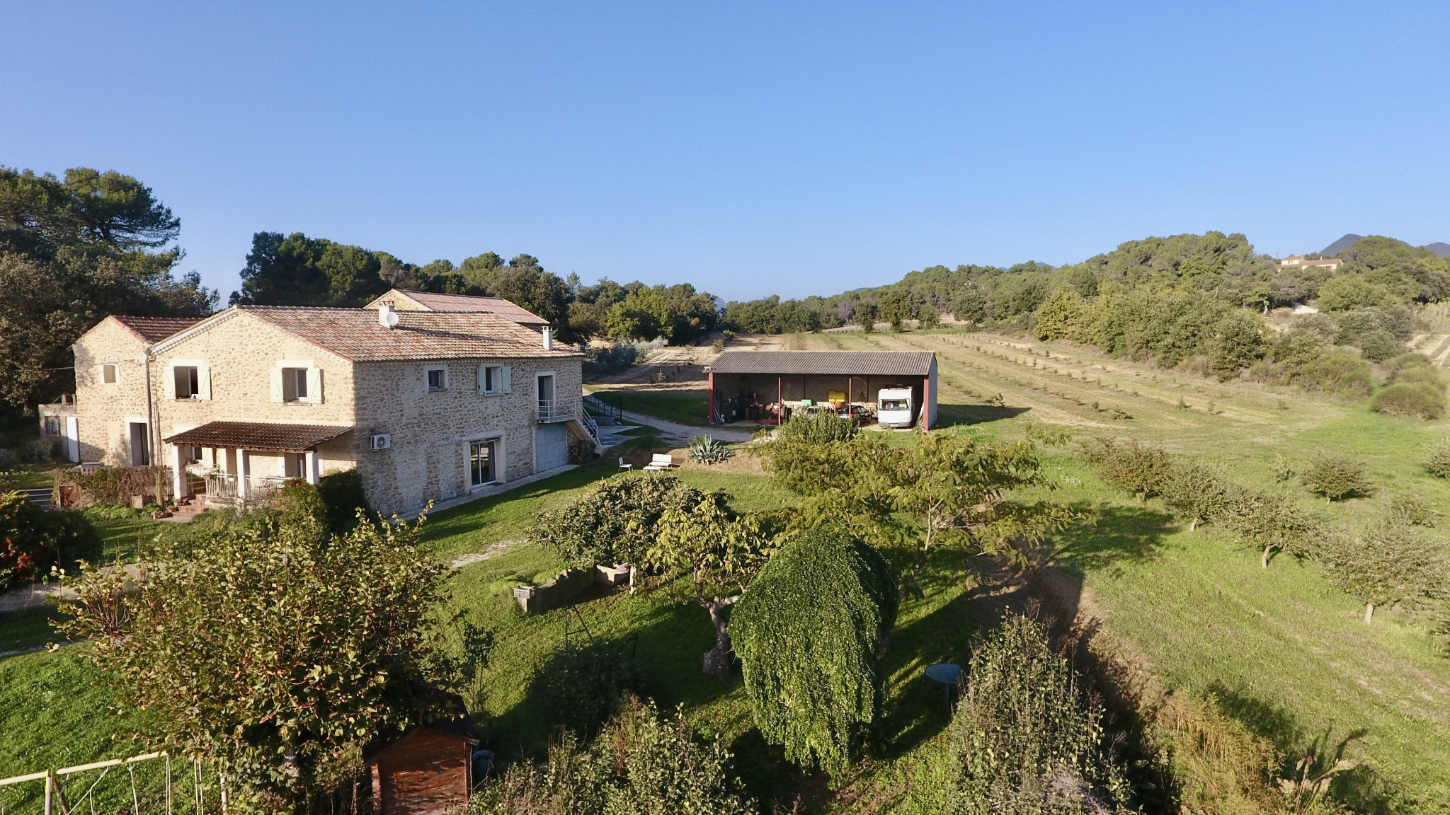 ENTRE VAISON-LA-ROMAINE  ET NYONS - FERME AVEC TERRAIN ET  D