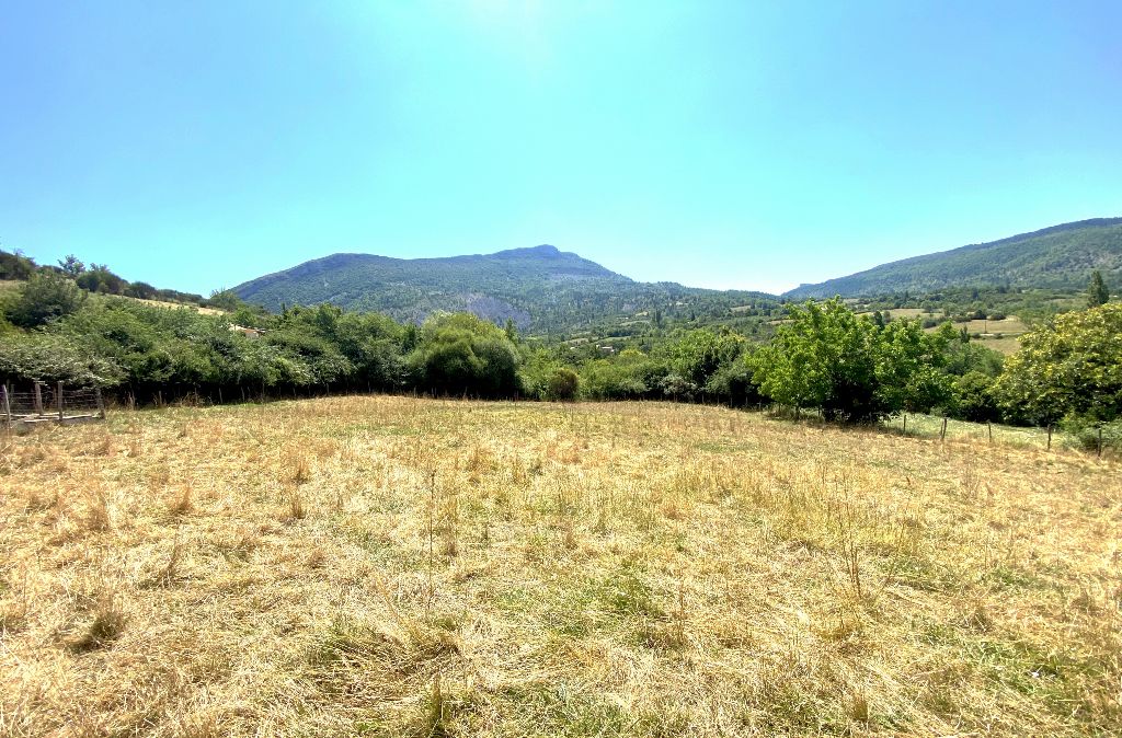 LA ROCHE SUR LE BUIS - BEAU TERRAIN 1058M2 AVEC VUE