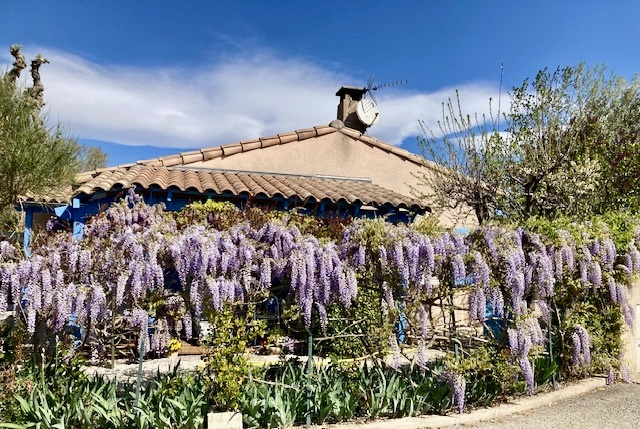 VAISON PROCHE CENTRE - MAISON DE PLAIN PIED AVEC JARDIN