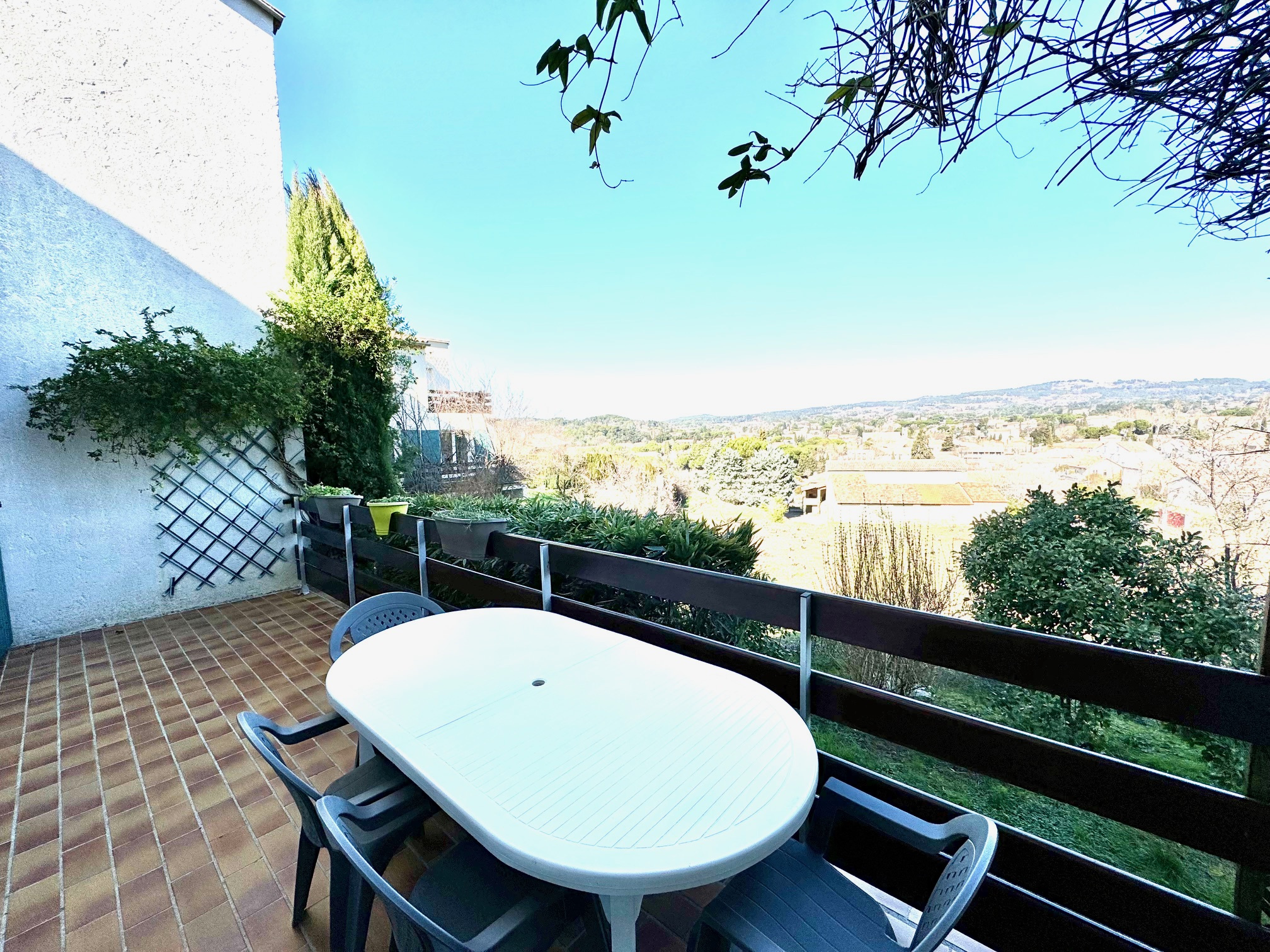 VAISON - APPARTEMENT RDC T3 AVEC TERRASSES ET CAVE