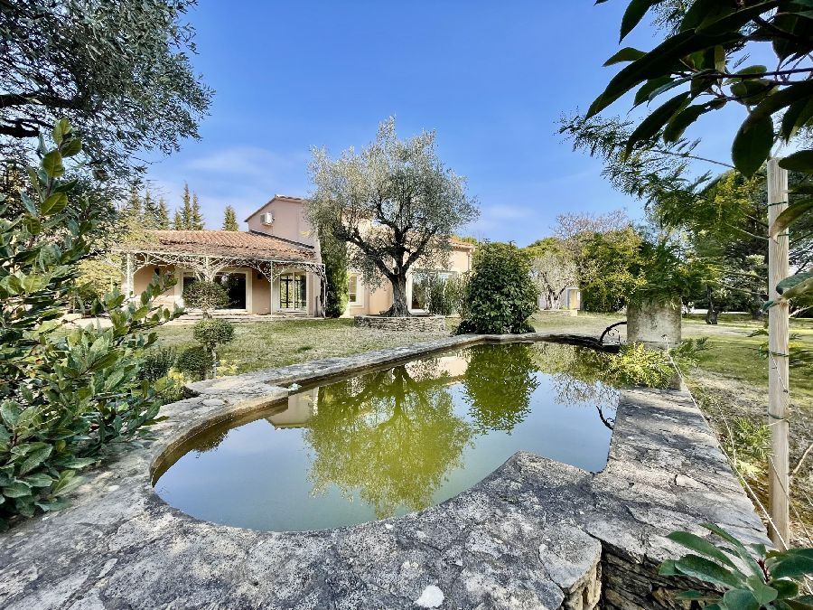 VAISON PROCHE CENTRE - PROPRIETE AVEC TERRAIN ET PISCINE