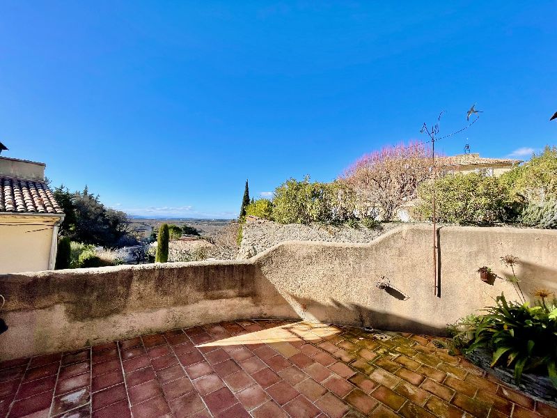 10 MN DE VAISON - MAISON DE VILLAGE AVEC TERRASSE ET GARAGE - image n°1