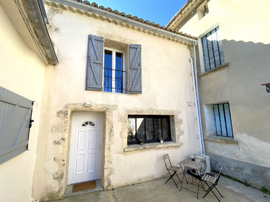 MALAUCÈNE - MAISON 53M2 AVEC COUR DE 77M2 - image n°1