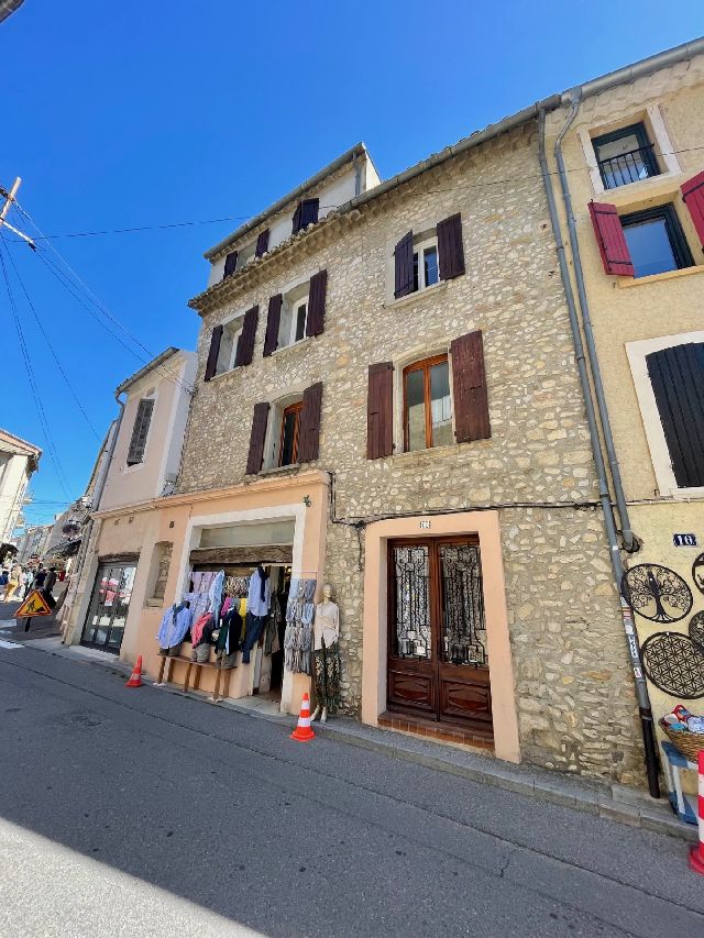 HYPER CENTRE VAISON - IMMEUBLE AVEC APPARTEMENT ET COMMERCE - image n°1