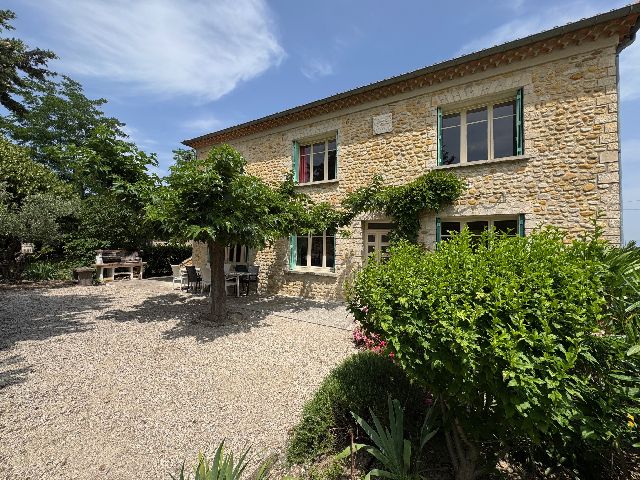 5 MIN VAISON - MAISON EN PIERRE AVEC PISCINE - image n°1