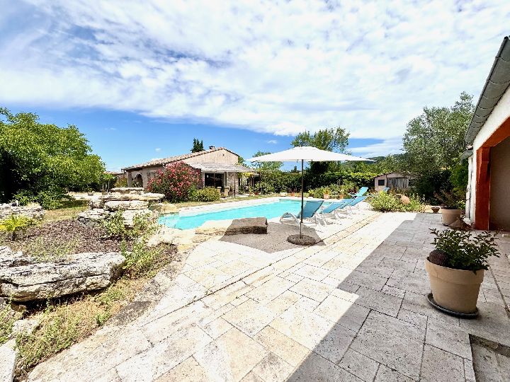 A 5 MIN DE VAISON - VILLA DE PLAIN PIED AVEC JARDIN ET PISCI - image n°1