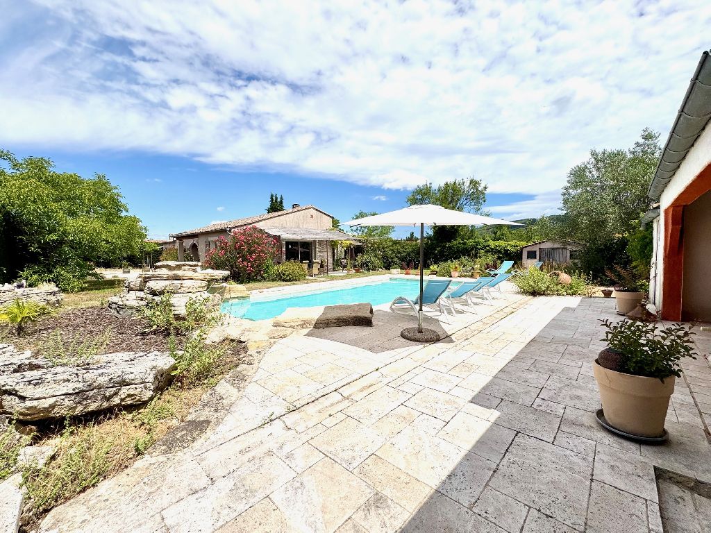 A 5 MIN DE VAISON - VILLA DE PLAIN PIED AVEC JARDIN ET PISCI